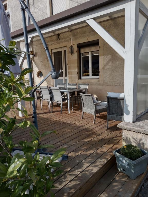 Gite Chez L'Oncle Jules Velesmes-Echevanne Exterior photo